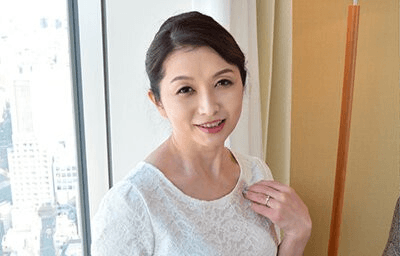【ムチムチ熟女×バイブ責め】若い男のサオをお口で大きくしてあげる！バックからハメられオッパイ揺らしながら悶えちゃうｗ