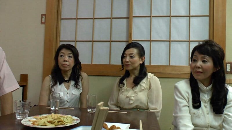 【淫乱おばさん×フェラテク披露】若い男にクンニされて絶叫しちゃう！濡れたアソコでハメられて狂ってしまうｗ