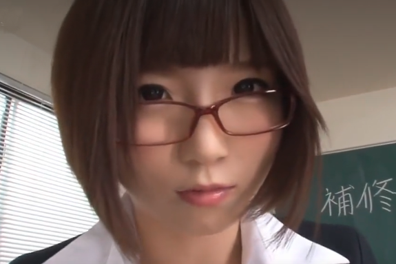 【美人お姉さん×フェラテク抜群】生徒の肉棒をシコシコして我慢汁を溢れさせちゃう！舌でペロペロしてイカせてあげるｗ