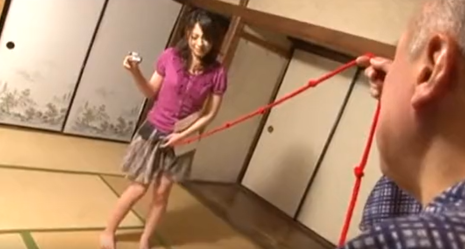 【人妻×義父】夫の父親からの変態プレイに耐え忍ぶ年若い妻！玩具のようにそのカラダを弄ばれ健気な女体は徐々に火照りだすｗ