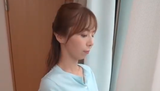 【淫乱美女×手コキ責め】娘の彼氏にクンニされお尻を突き上げ感じちゃう！お返しにお口でザーメン吸い取ってあげるｗ