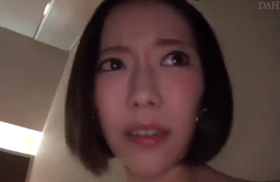 【美人奥さん×クンニ責め】玉袋まで丁寧に舐めてあげる！ビンビンの他人棒でバックから突かれて淫らなアへ顔してしまうｗ