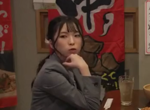 【淫乱美女×フェラテク抜群】騎乗位で跨り男の乳首を摘んであげる！腰をいやらしく動かしてイカせてちゃうｗ