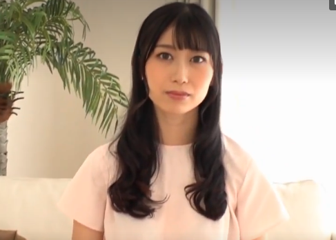【美人奥さん×フェラテク披露】童貞君の乳首を舐めて他人棒を硬くしてあげる！反り返ったサオを淫らにシコシコしちゃうｗ