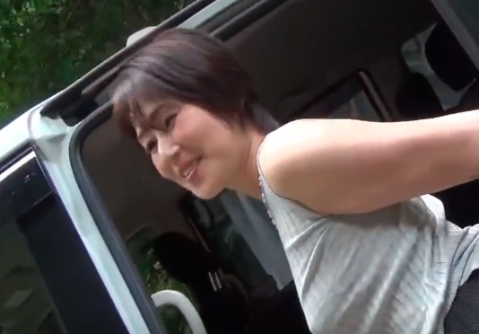 【美熟女×手マン責め】森の中で他人棒に吸い付いちゃう！硬くなったサオでハメられエロいアへ顔さらしてしまうｗ