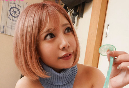 【巨乳美女×亀頭責め】大きなお尻をピストンさせて騎乗位で繋がっちゃう！最後は男の潮を大量に噴かせてあげるｗ