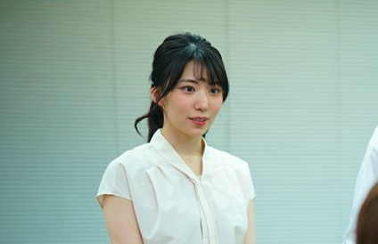 【美人OL×顔面発射】オフィスで立ったままハメられ汗だくになって感じちゃう！騎乗位で繋がると自分でお尻を振ってしまうｗ