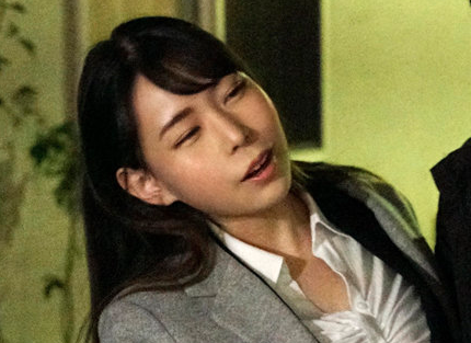 【爆乳美女×手コキ責め】騎乗位で突き上げられオッパイを揺らしながらイカされる！アソコを締め付けザーメン抜き取っちゃうｗ