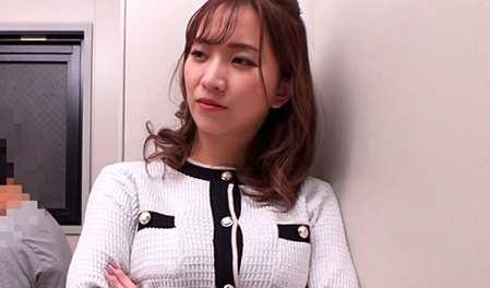 【ムッチリ美女×手コキ責め】騎乗位で大きなお尻をくねらせて男を気持ち良くさせちゃう！ザーメンぶっかけられ大満足ｗ