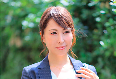 【淫乱秘書×中出し】フェラしながら自分でもアソコをいじって感じちゃう！デスクに倒されハメられて淫らなアへ顔してしまうｗ