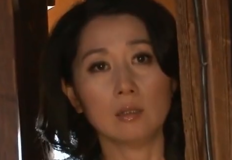 【淫乱母×中出し】息子の玉袋まで舐めてサオをカチカチにしてあげる！生ハメされ黒い乳首を尖らせてイッテしまうｗ