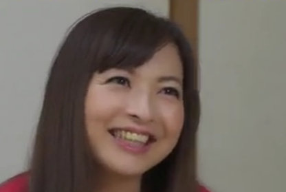 【美熟女×手マンでびしょ濡れ】電マとバイブで責められ腰を上下に振って感じちゃう！お返しに他人棒をお口で硬くするｗ