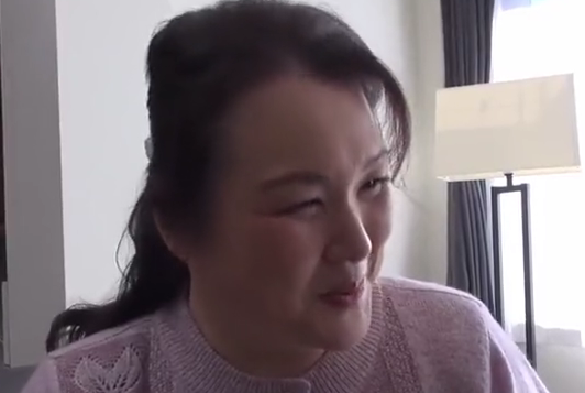 【ムッチリ熟女×手マンに感じる】騎乗位で他人棒と繋がると大きなお尻を振り下ろす！気持ち良くて種付け許しちゃうｗ