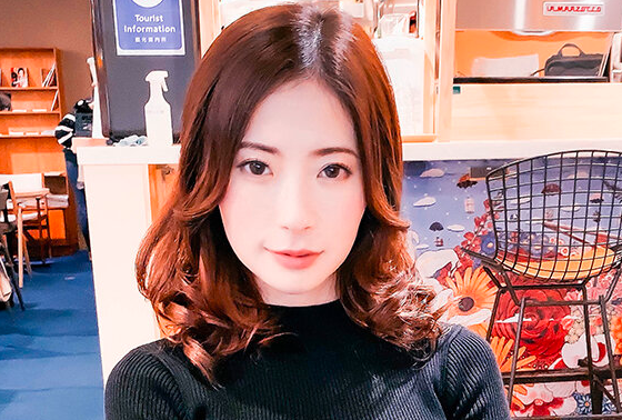 【色白奥様×電マ責め】フェラで硬くした他人棒にバックや騎乗位でハメられちゃう！気持ち良いから中で発射させてあげるｗ