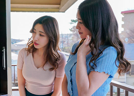 【W淫乱奥さん×電マ責め】2人の熟女と交互にハメながら乳首責めされちゃう！気持ち良くなりお返しに何度もイカせてあげるｗ