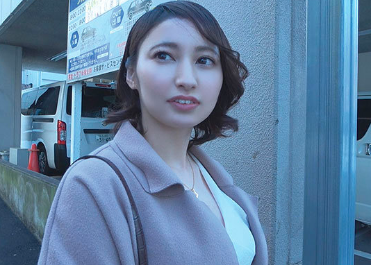 【ムチムチ奥さん×立ちバック】ホテルに入るとすぐにフェラして他人棒を硬くしてあげる！速攻でハメられ種付けされちゃうｗ