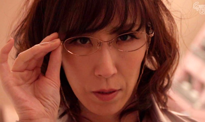 【美熟女×手コキ抜き】悪ガキたちにクンニや手マンされ愛液が溢れてきちゃう！我慢できずにお尻を振り乱してしまうｗ