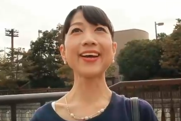 【淫乱おばさん×中出し】若い男にクンニされ乳首を尖らせ感じちゃう！騎乗位で繋がり細い体を弓なりにしてイカされるｗ