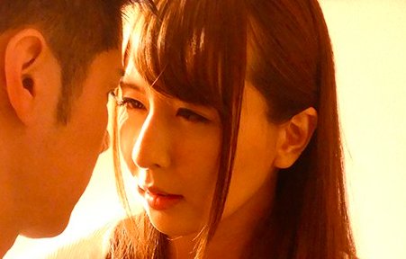 【淫乱妻×エビ反り】乳首を舐めながらサオをしごいて硬くしちゃう！お口で強烈に吸い上げてイカせてあげるｗ